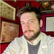 Biologo impartisce lezioni di scienze naturali chimiche e biologiche